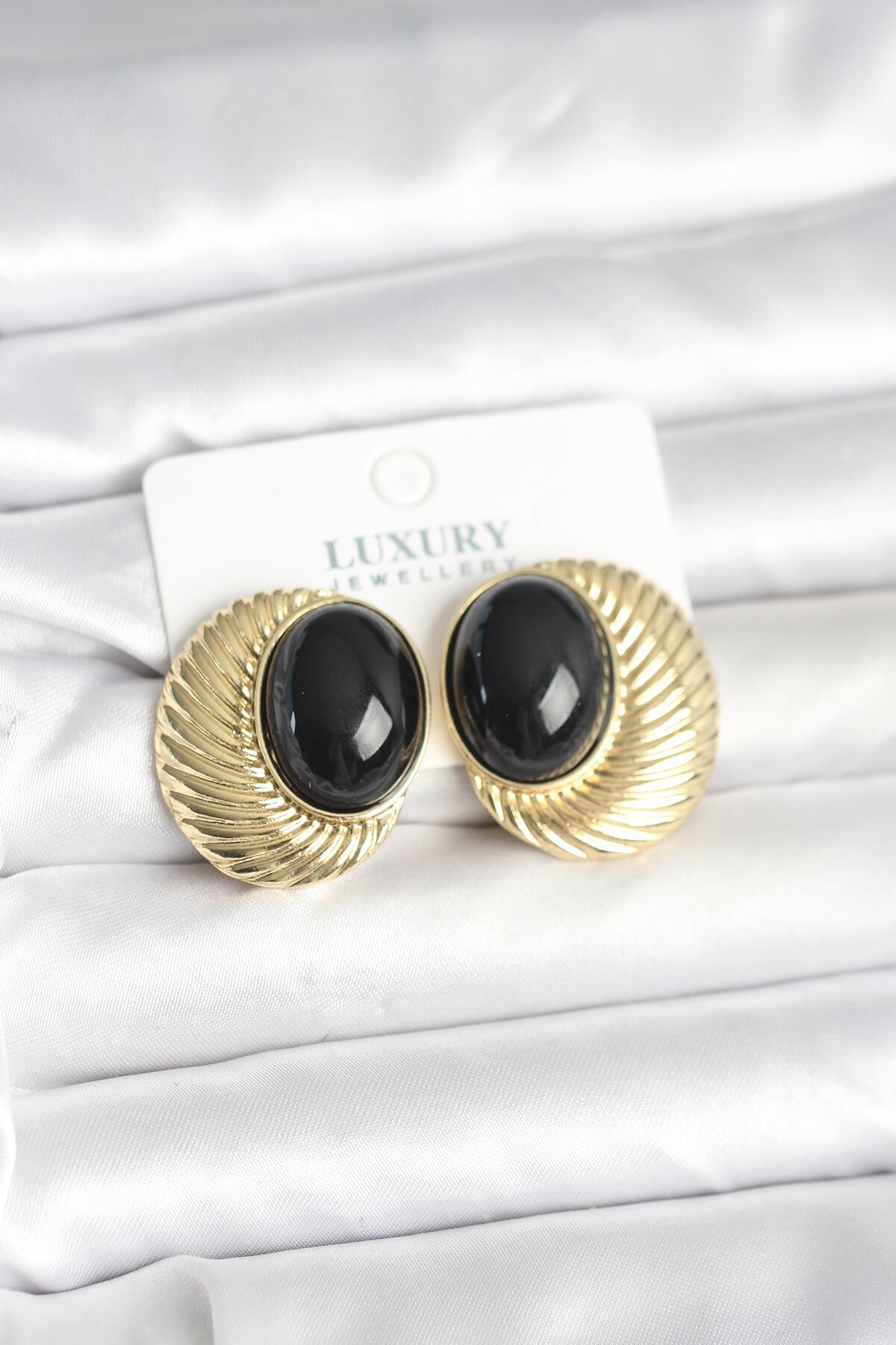 Pirinç Gold Renk Siyah Boncuklu Oval Vintage Kadın Küpe - Lisinya
