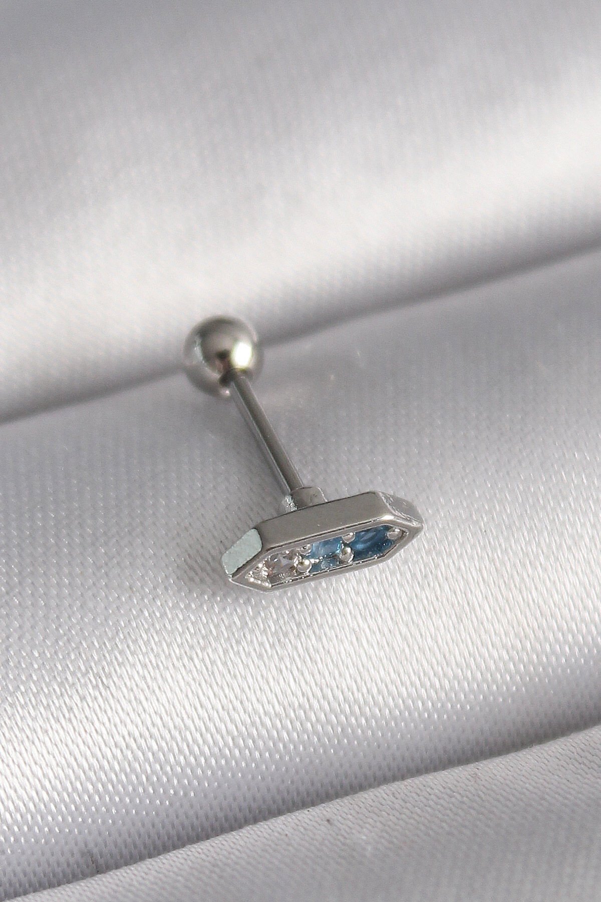 316L Çelik Gümüş Renk Mavi Zirkon Taşlı Tragus Piercing - Lisinya