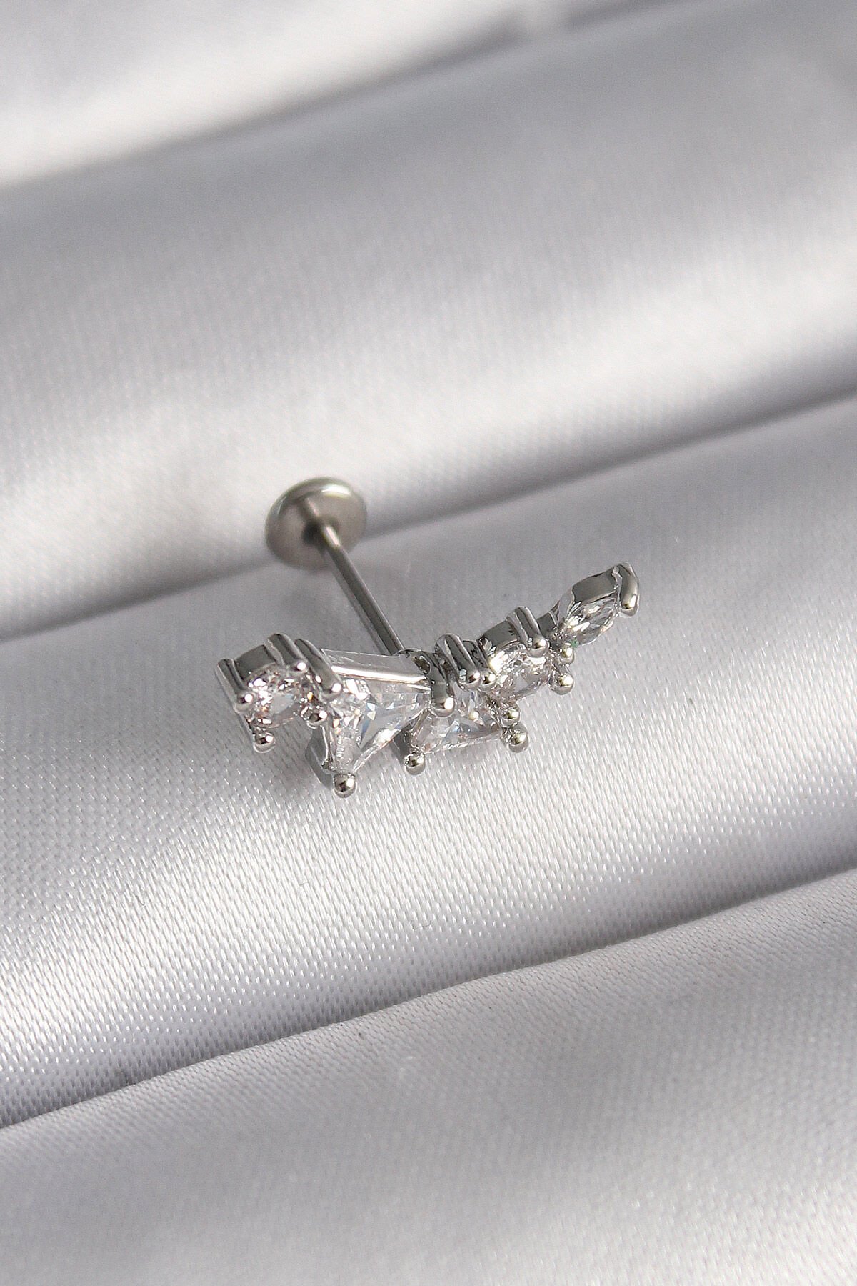 316L Çelik Gümüş Renk Zirkon Taşlı Tragus Piercing - Lisinya