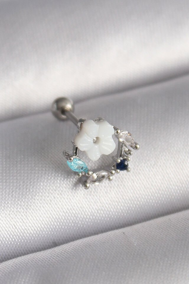 316L Çelik Gümüş Renk Zirkon Taş Detay Beyaz Çiçek Model Tragus Piercing - Lisinya