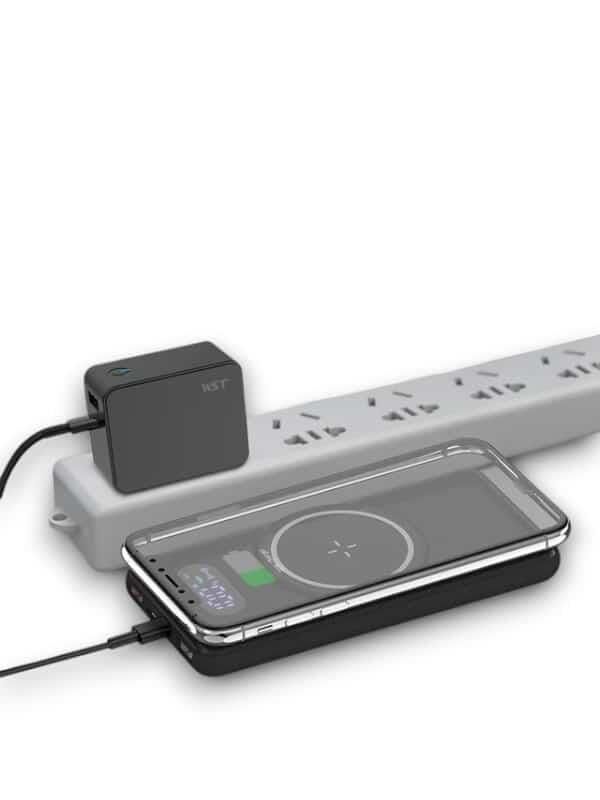 YamanHobi 10000 mAh Powerbank Kablosuz Şarjlı Dahili Kablolu Siyah