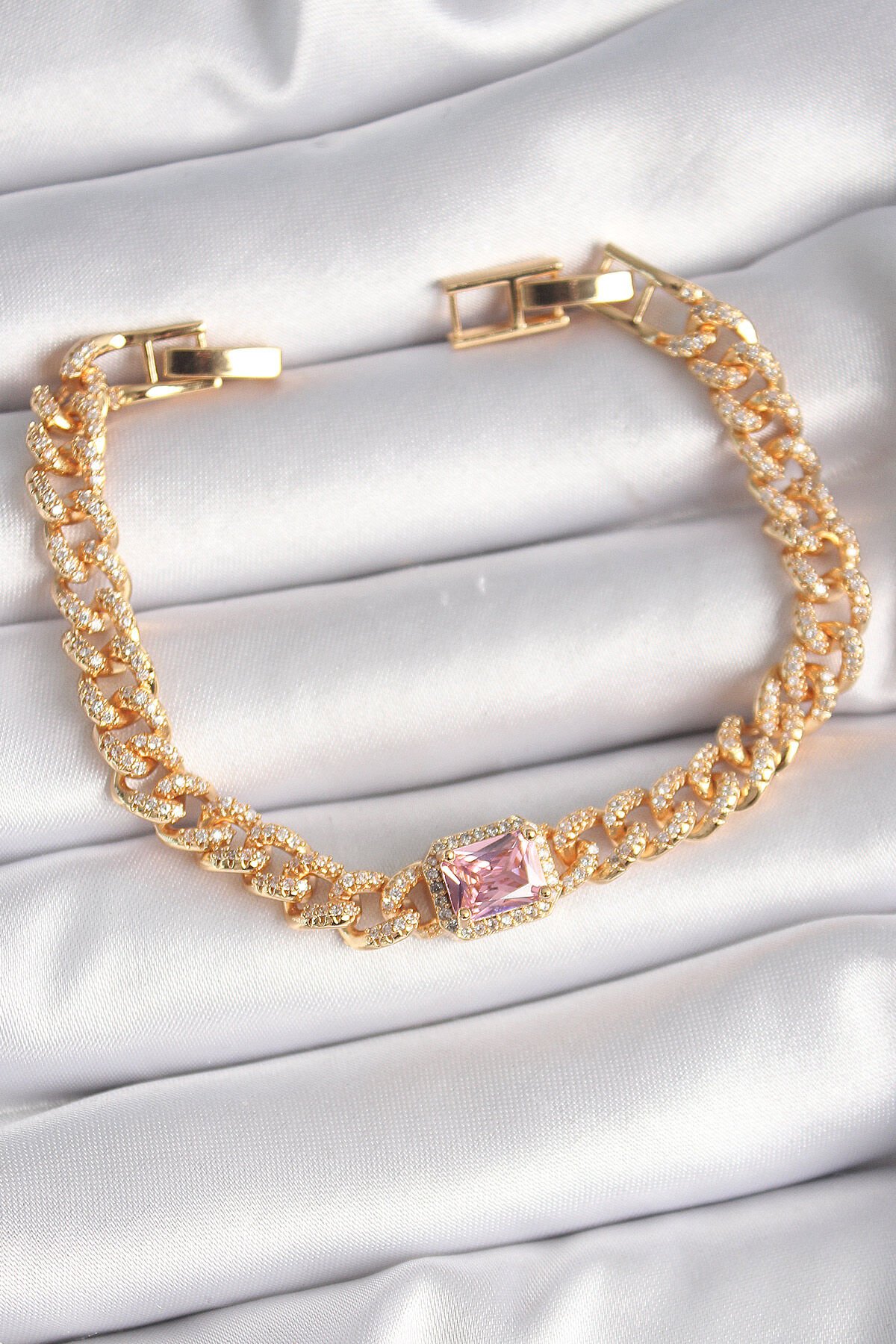 Pirinç Gold Renk Pembe Kare Zirkon Taşlı VIP Seri Kadın Bileklik - Lisinya