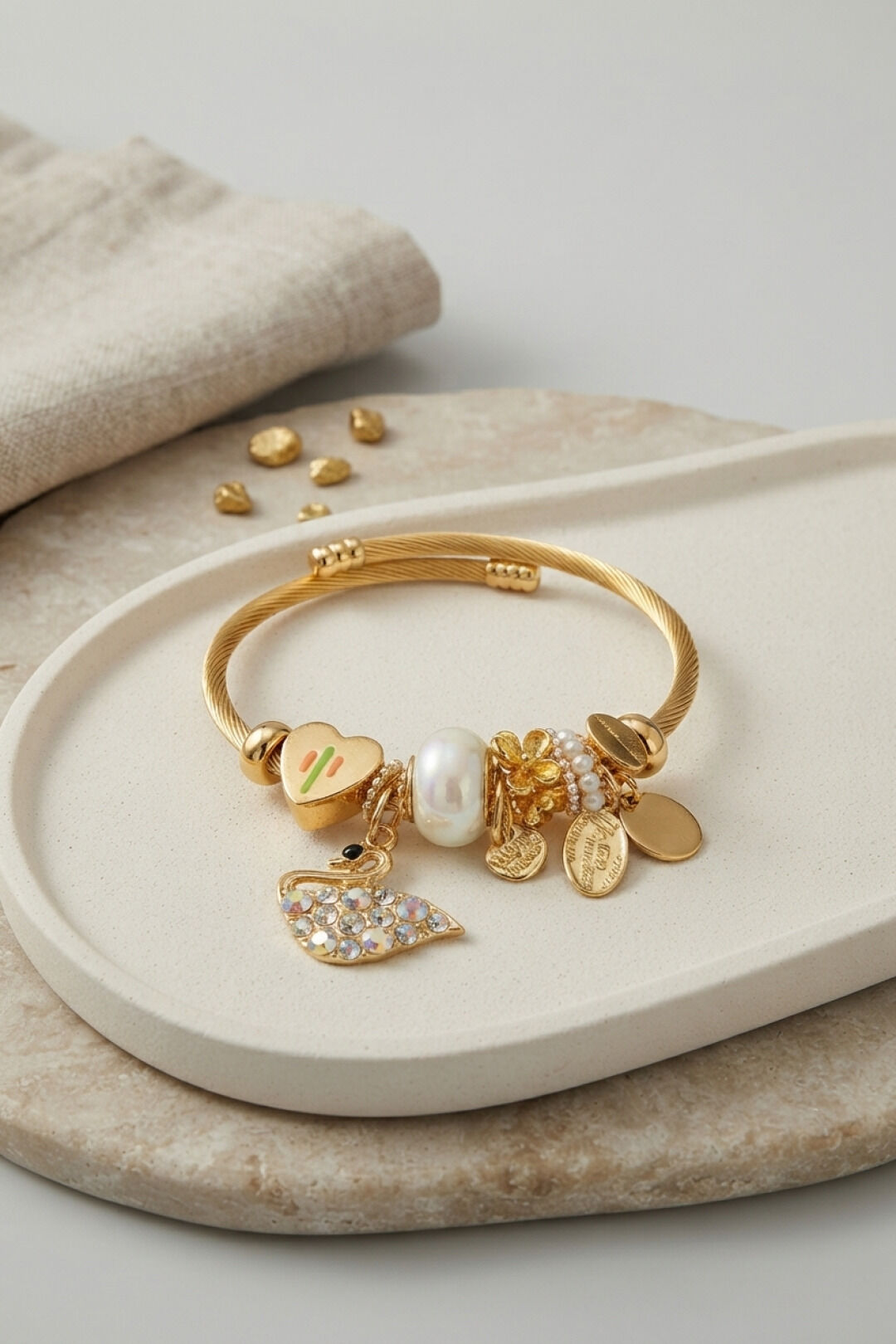 Swan Model Charmlı Bileklik - Lisinya
