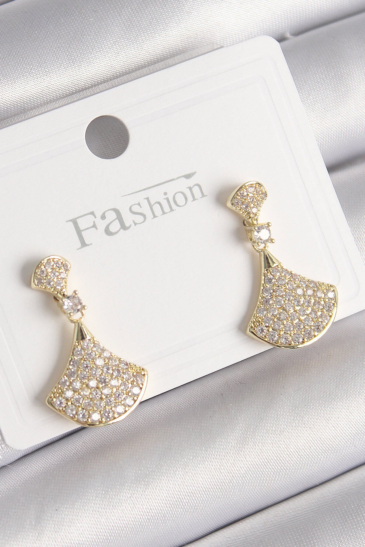 Pirinç Gold Renk Zirkon Taşlı Motif Model Kadın Küpe - Lisinya