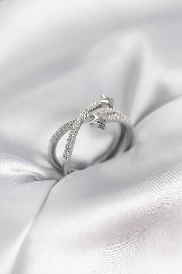 Gümüş Renk Zirkon Taşlı Halley Model Kadın Yüzük - Lisinya