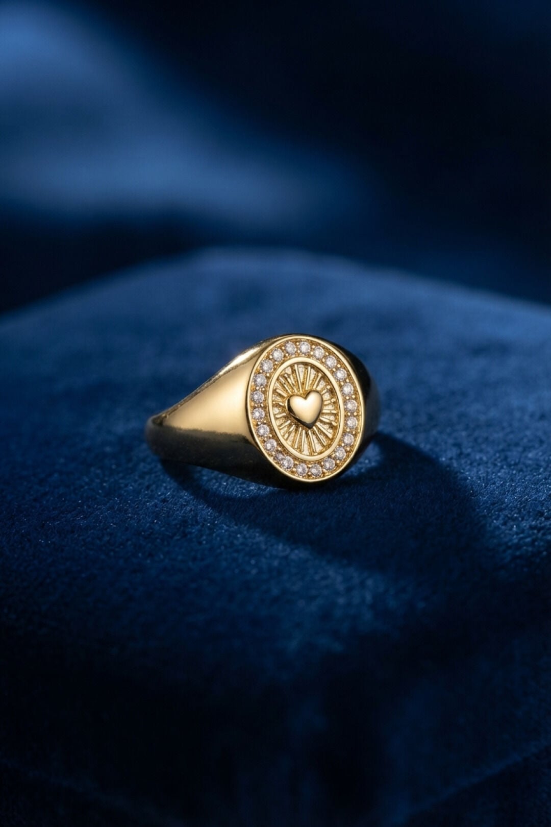Zirkon Taşlı Kalp Detaylı Gold Renk Kadın Yüzük - Lisinya