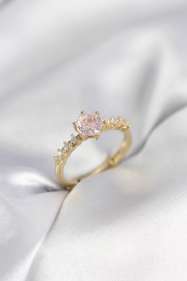 Gold Renk Pembe Tek Taş Model Zirkon Taşlı Kadın Yüzük - Lisinya