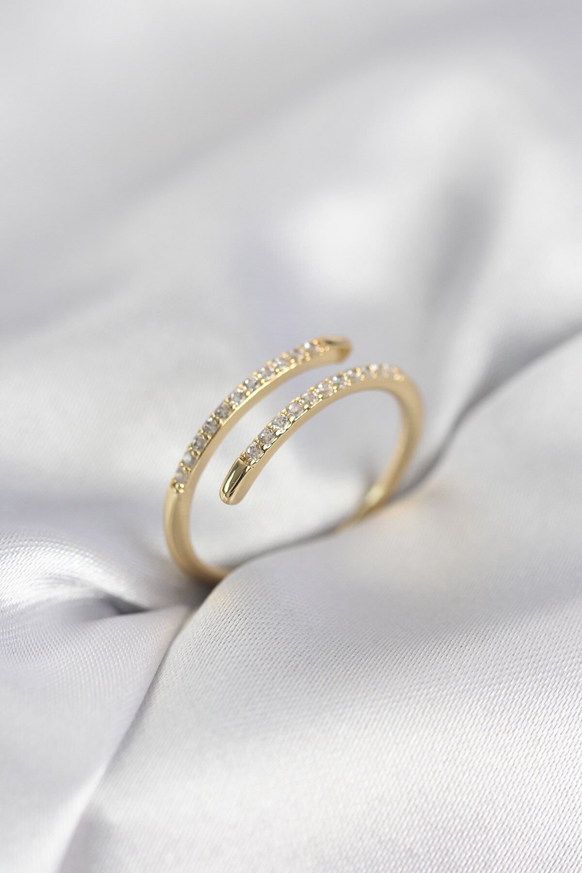 Gold Renk Yılan Kuyruk Model Zirkon Taşlı Kadın Yüzük - Lisinya