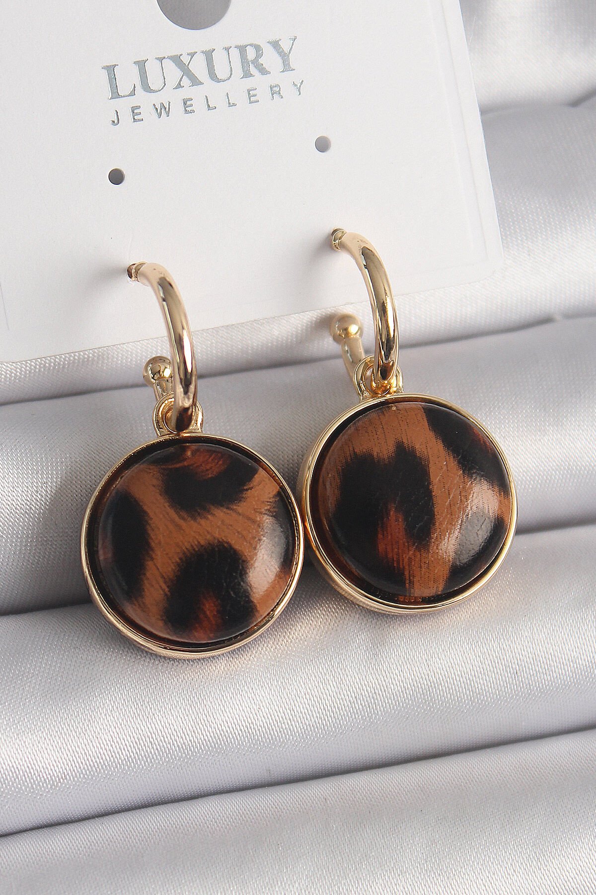 Pirinç Gold Renk Leopar Desenli Daire Model Kadın Küpe - Lisinya