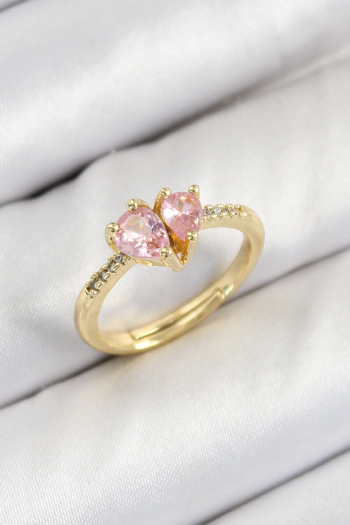 Pirinç Zirkon Taşlı Pembe Kalp Model Gold Renk Kadın Yüzük - Lisinya