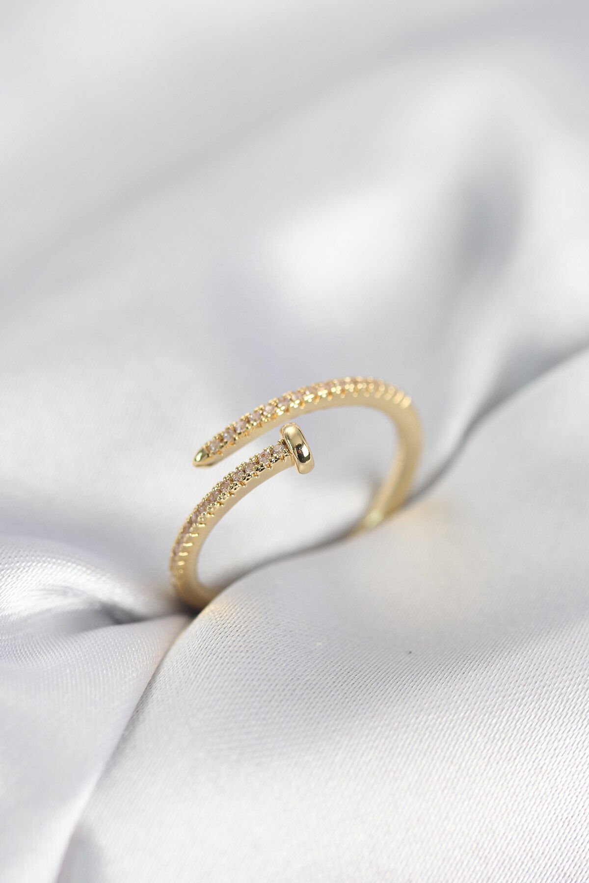 Çivi Model Zirkon Taşlı Gold Renk Kadın Yüzük - Lisinya