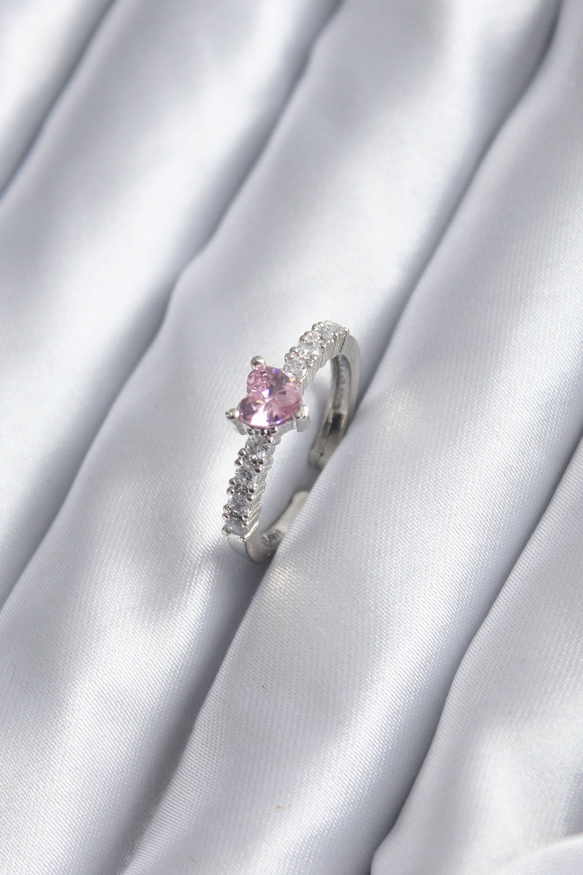 Gümüş Renk Zirkon Taşlı Pembe Kristal Kalp Model Kadın Yüzük - Lisinya