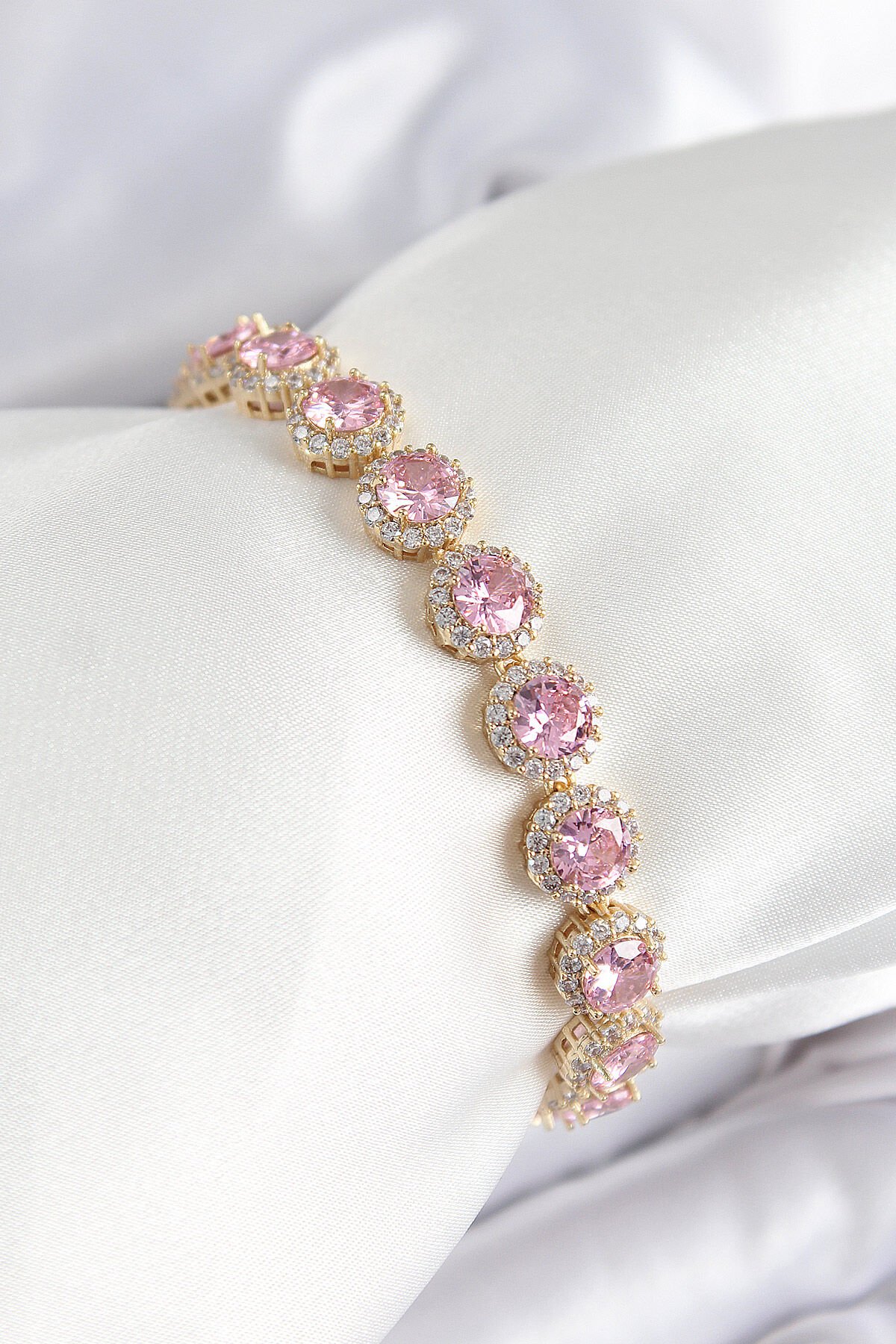 Pirinç Pembe Zirkon Taşlı Daire Baget Model Gold Renk VIP Seri Kadın Bileklik - Lisinya