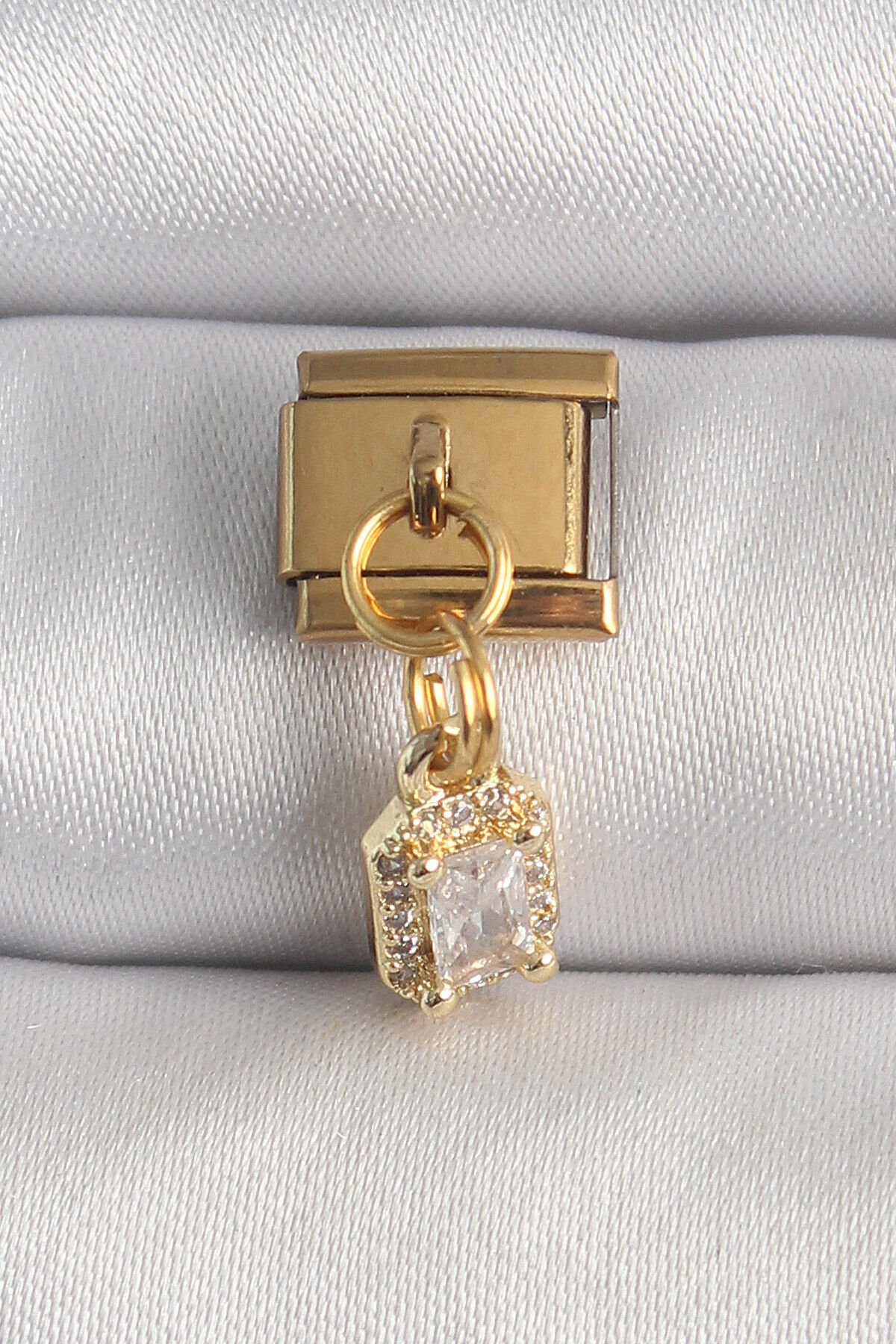 316L Çelik Gold Renk Sallantı Zirkon Taşlı Kare Model Nomination Charm - Lisinya