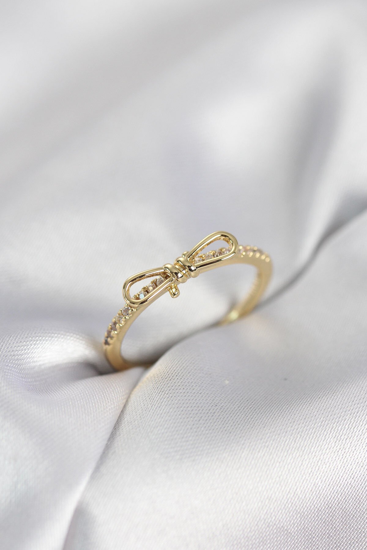 Fiyonk Model Zirkon Taşlı Gold Renk Kadın Yüzük - Lisinya