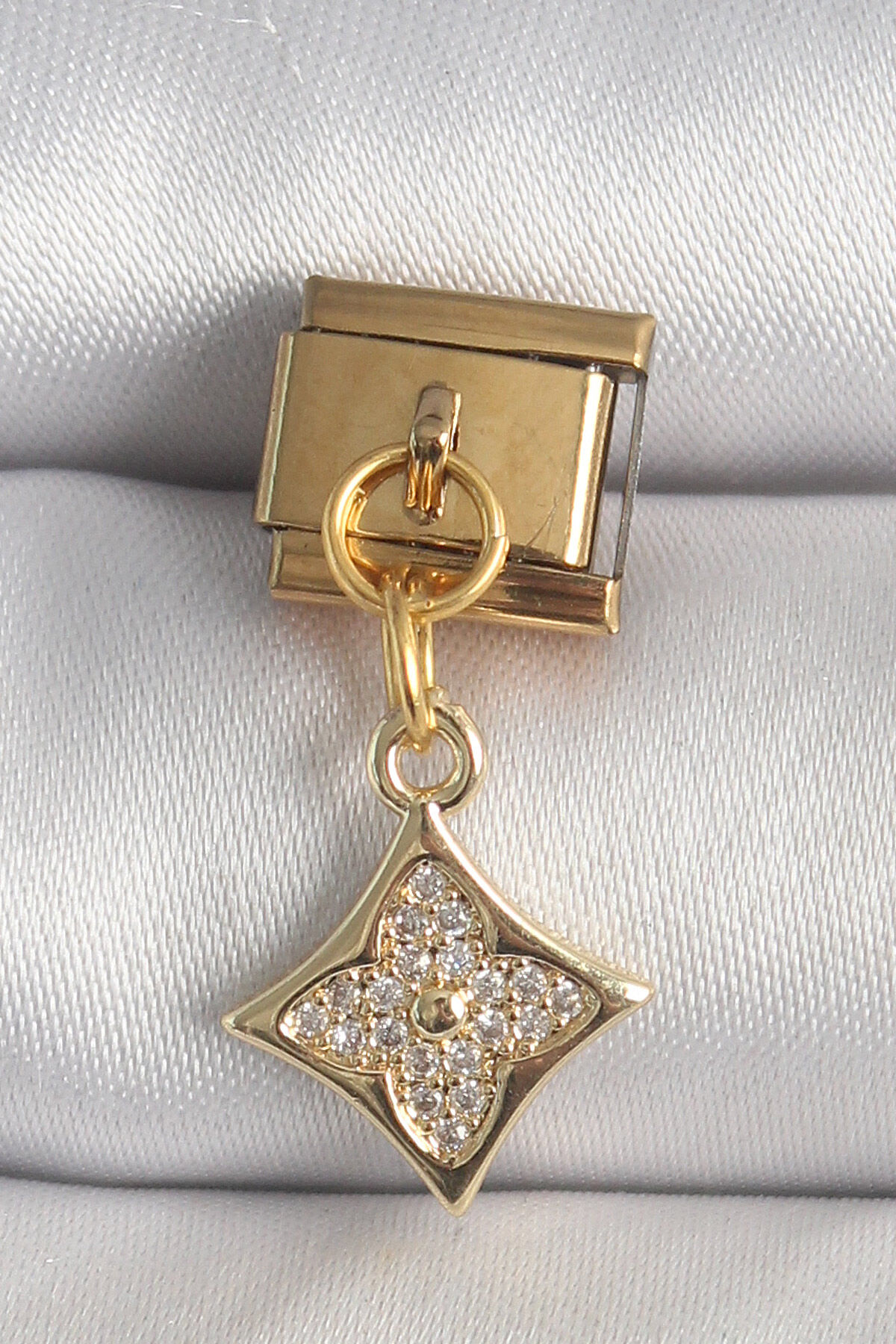 316L Çelik Gold Renk Sallantı Zirkon Taşlı Çiçek İşlemeli Nomination Charm - Lisinya