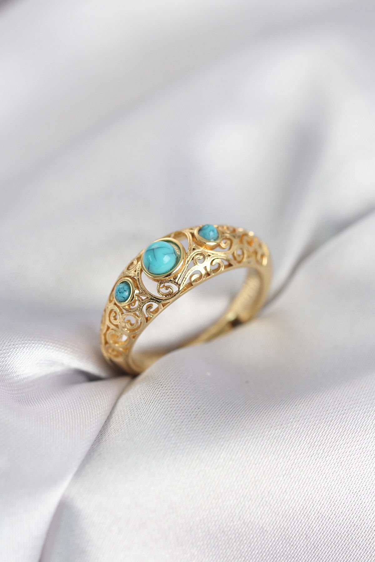 Vintage Model Mavi Taşlı Gold Renk Kadın Yüzük - Lisinya