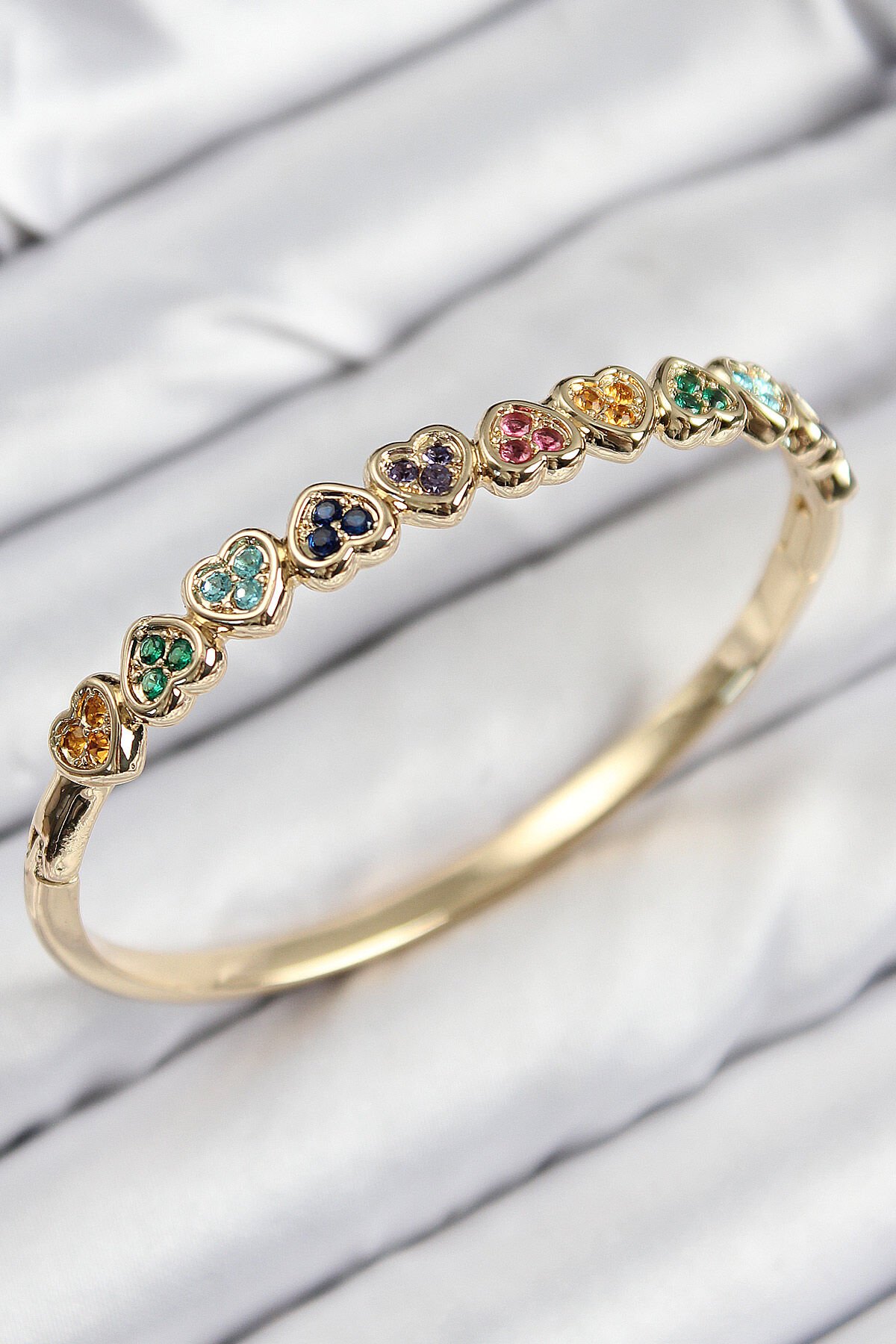 Pirinç Renkli Zirkon Taşlı Sıralı Kalp Model Gold Renk Kadın Kelepçe - Lisinya