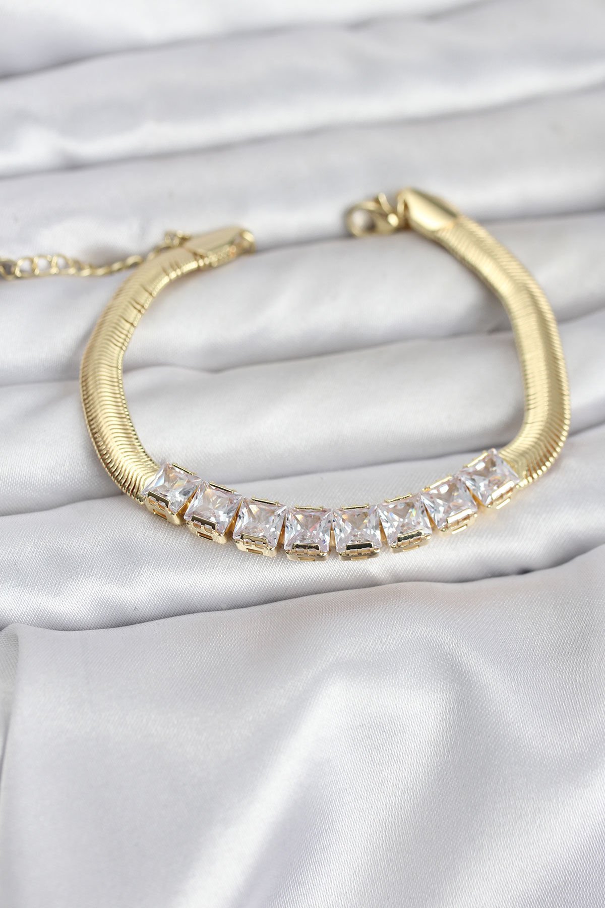 316L Çelik Gold Renk Kare Zirkon Taşlı Yılan Zincirli Kadın Bileklik - Lisinya