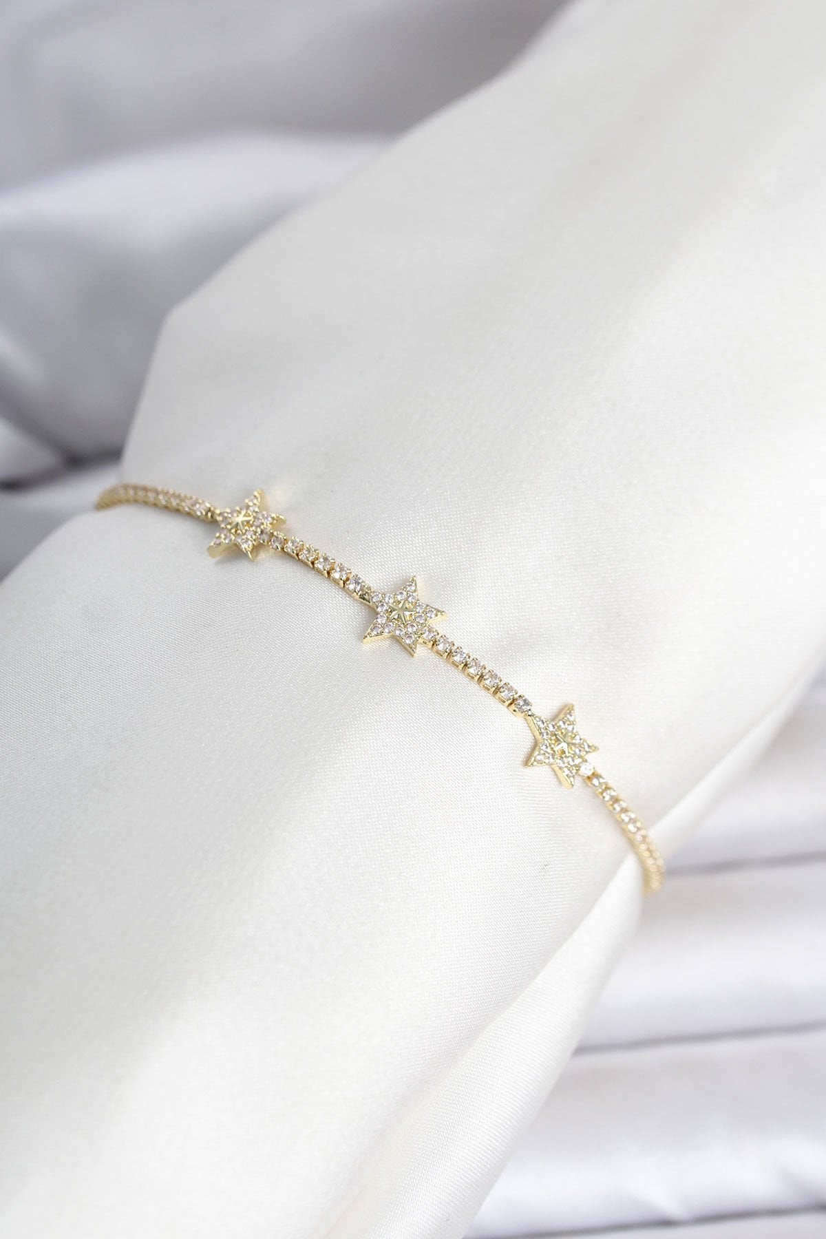 Pirinç Gold Renk Yıldız Model Su Yolu Kadın Bileklik - Lisinya