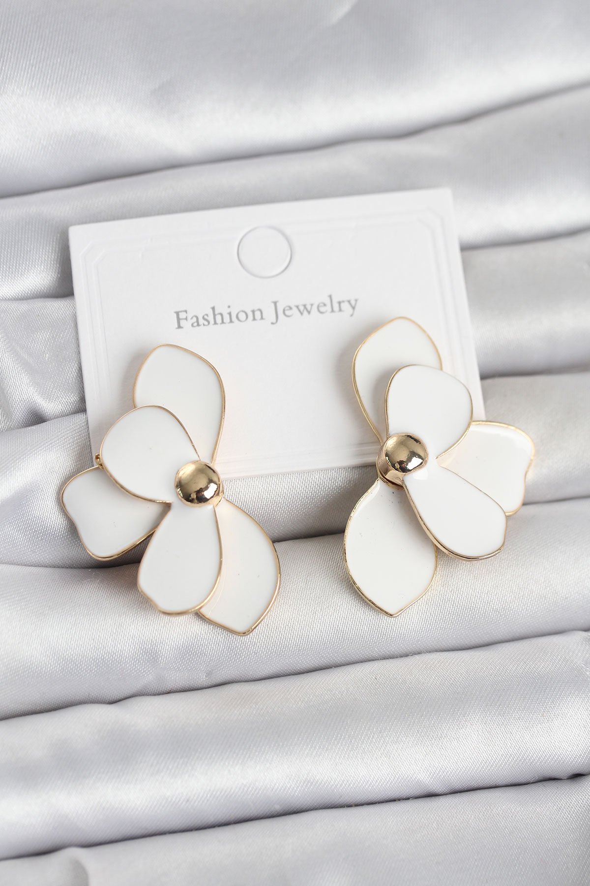 Beyaz Mineli Lotus Model Pirinç Kadın Küpe - Lisinya