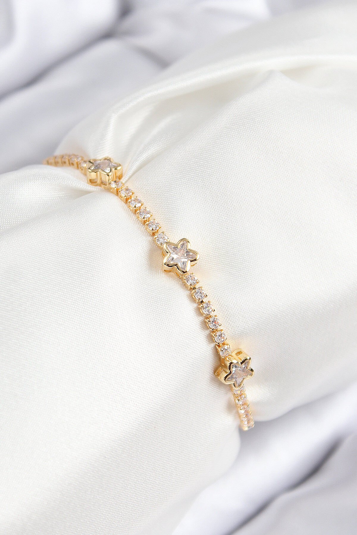 Pirinç Zirkon Taşlı Yıldız Model Gold Renk Asansörlü Kadın Bileklik - Lisinya