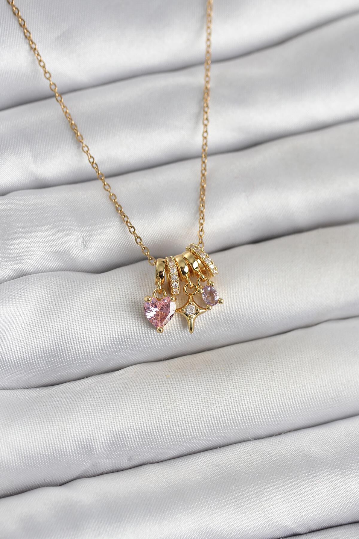 316L Çelik Gold Pembe Zirkon Taşlı Charmlı Kadın Kolye - Lisinya