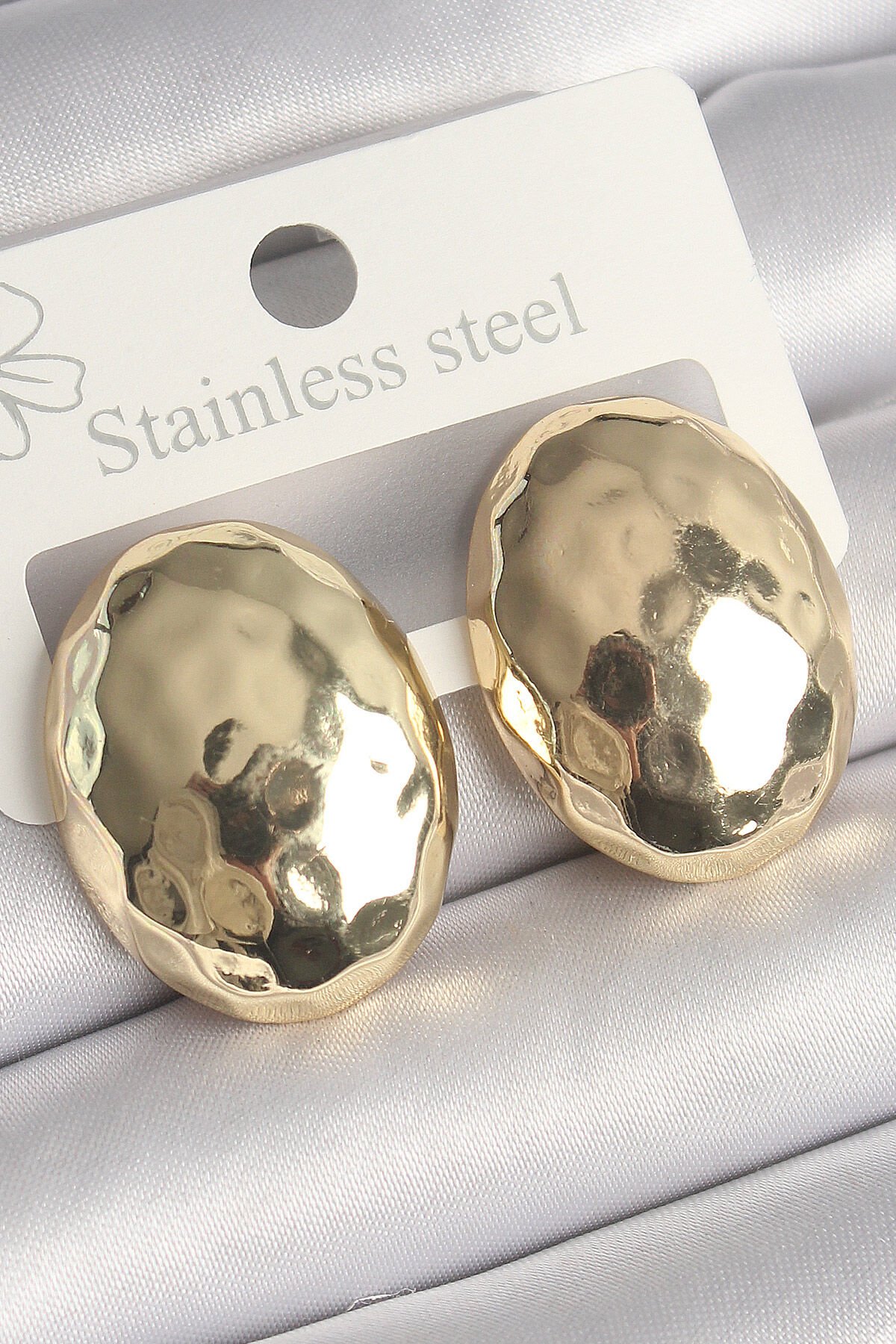 Pirinç Gold Renk İşlemeli Bombe Oval Model Kadın Küpe - Lisinya