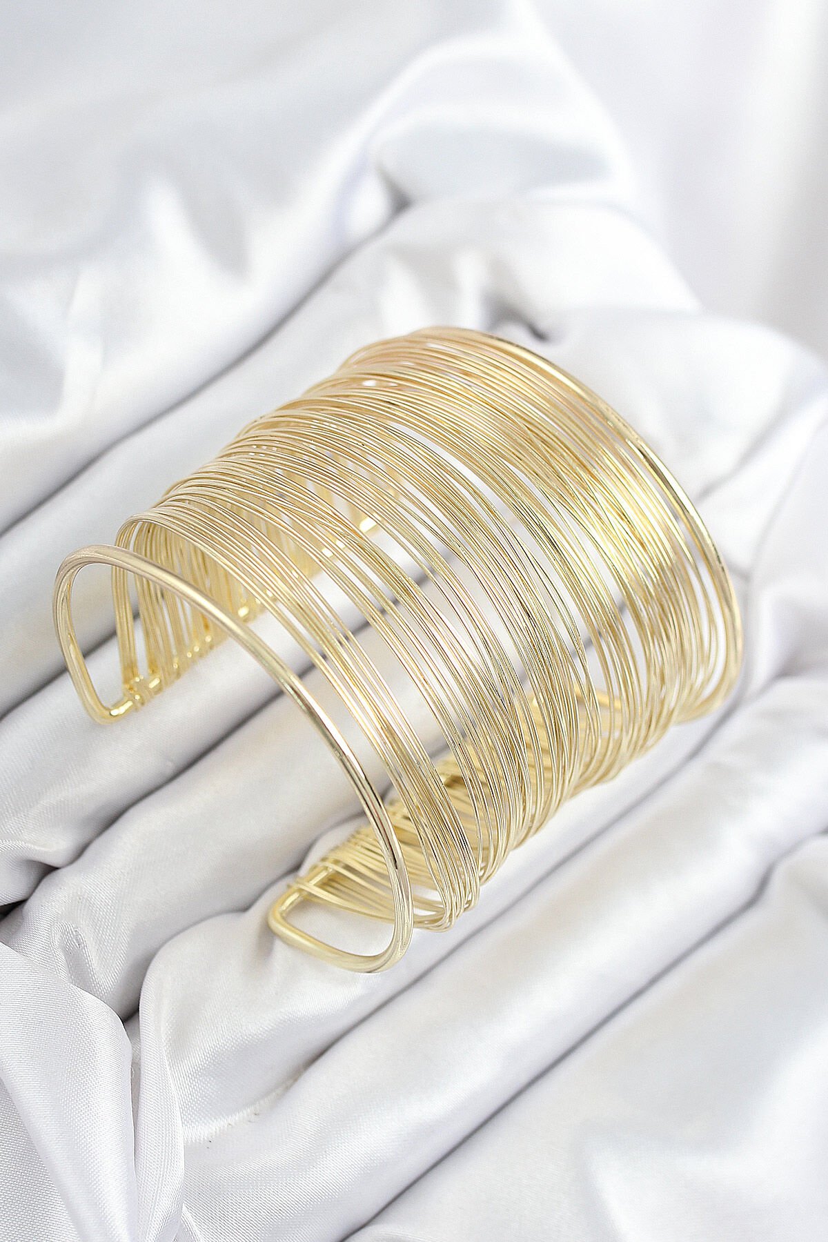 Pirinç Tel Sarma Model Gold Renk Kadın Bileklilk - Lisinya