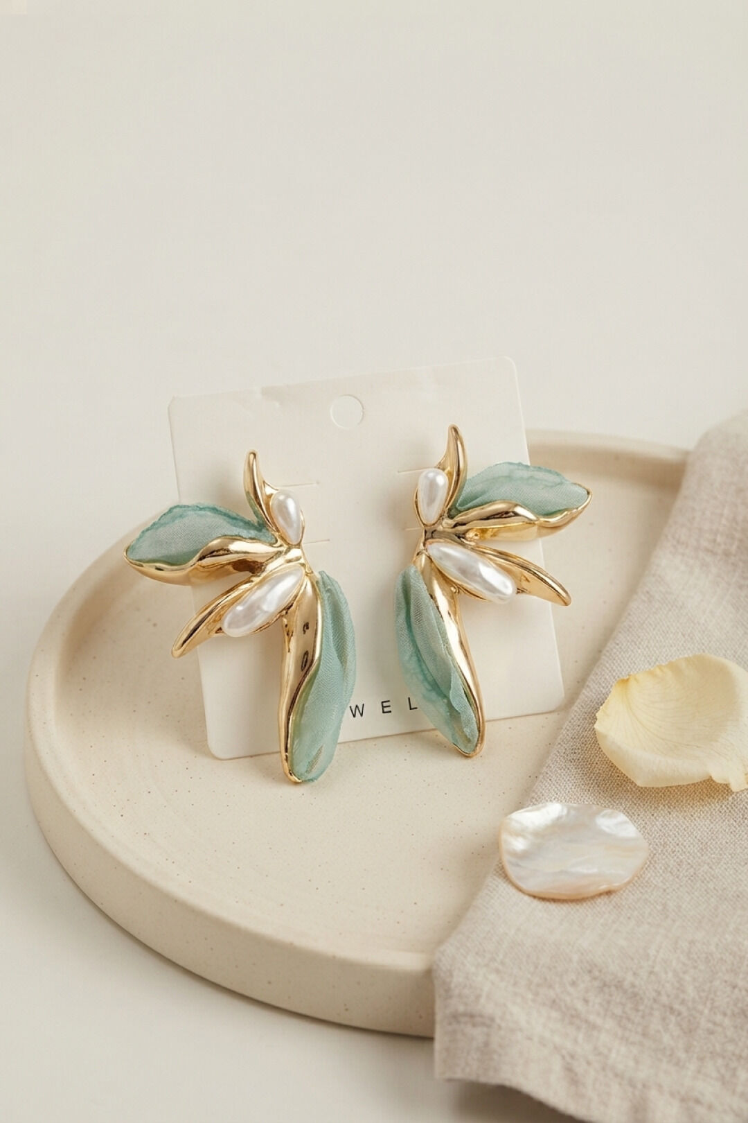 Buz Mavisi Renk Lotus Yaprak Model Kadın Küpe - Lisinya