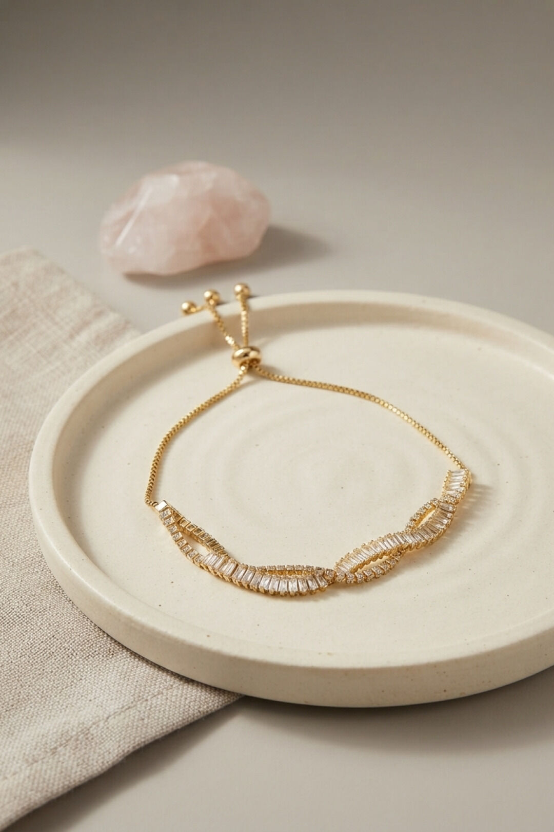 Gold Renk Baget Zirkon Taşlı Sarmal Model Pirinç Asansör Bileklik - Lisinya