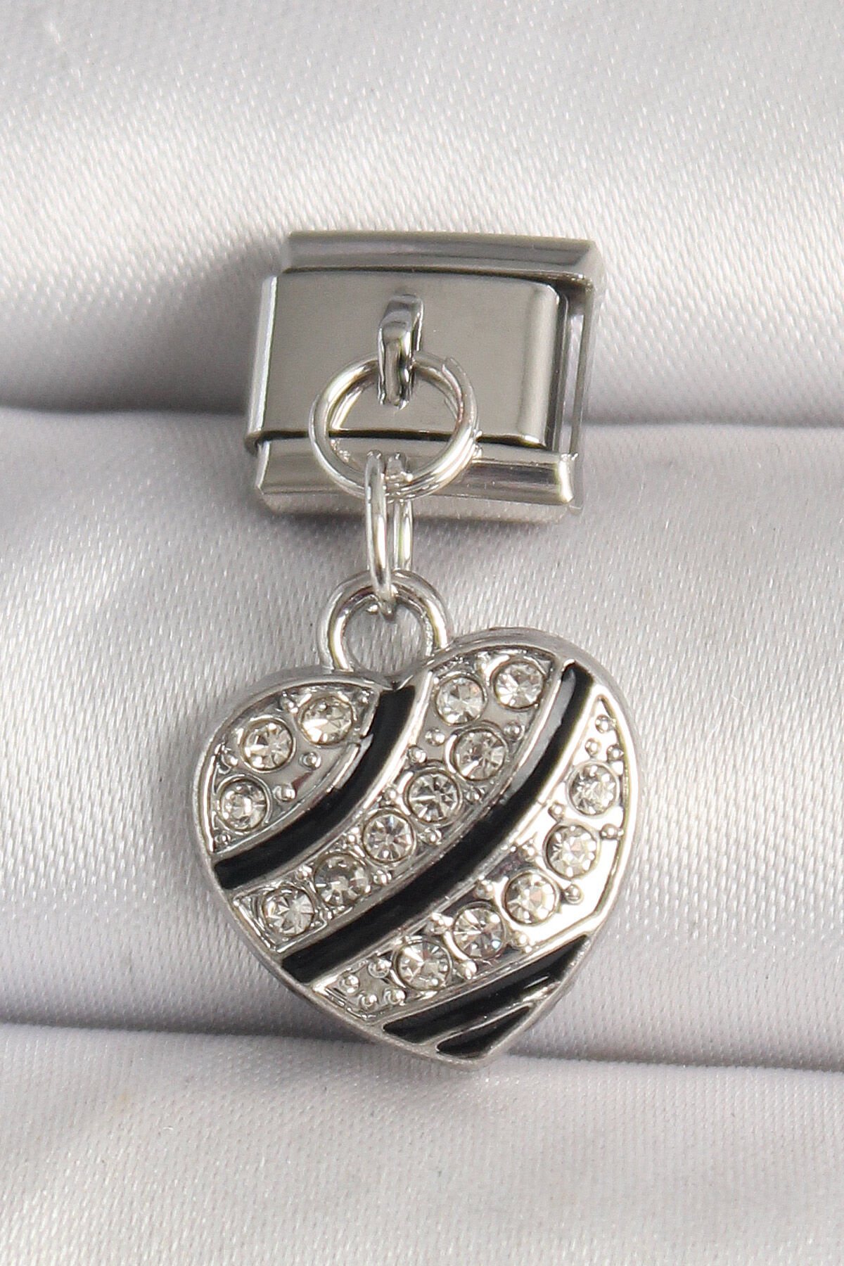 316L Çelik Gümüş Renk Zirkon Taşlı Kalp Model Nomination Charm - Lisinya