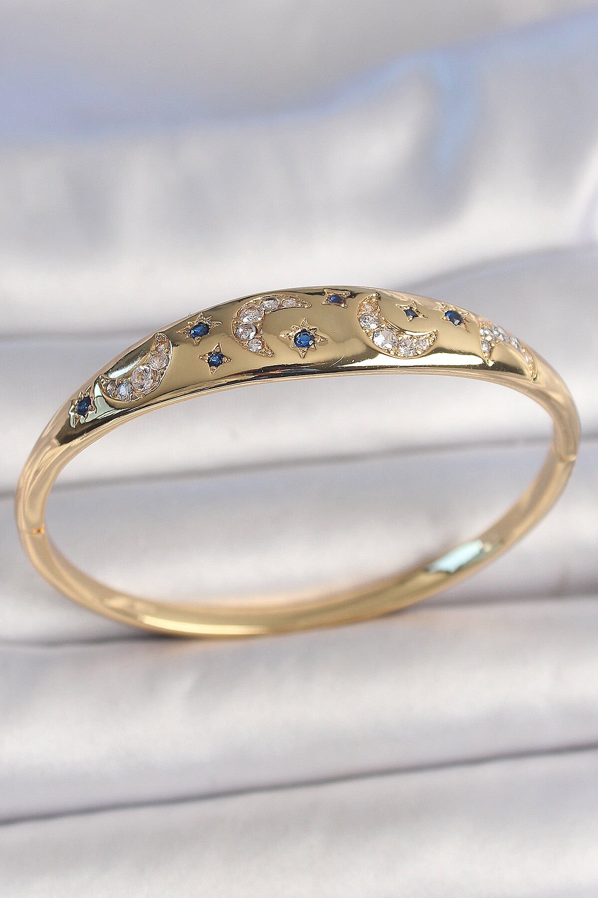 Pirinç Gold Renk Zirkon Taşlı Hilal İşleme Mavi Taşlı Yıldız Detay Kadın Kelepçe - Lisinya