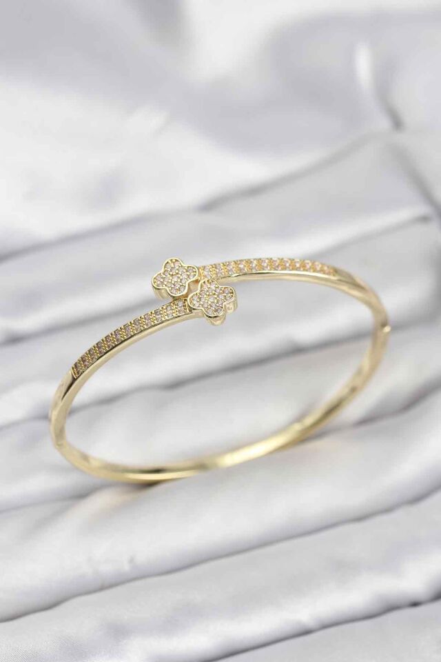 Pirinç Gold Renk Zirkon Taşlı Yonca Model Kadın Kelepçe Bileklik - Lisinya