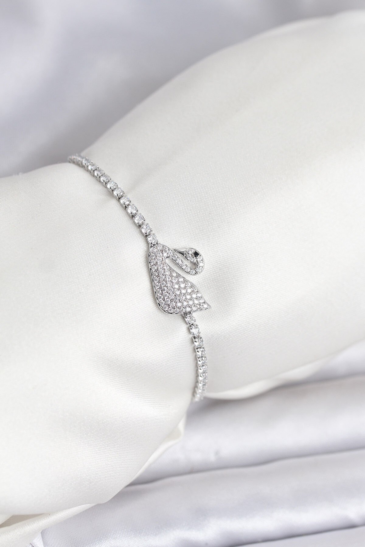 Kuğu Model Zirkon Taşlı Gümüş Renk Asansörlü Su Yolu Bileklik - Lisinya