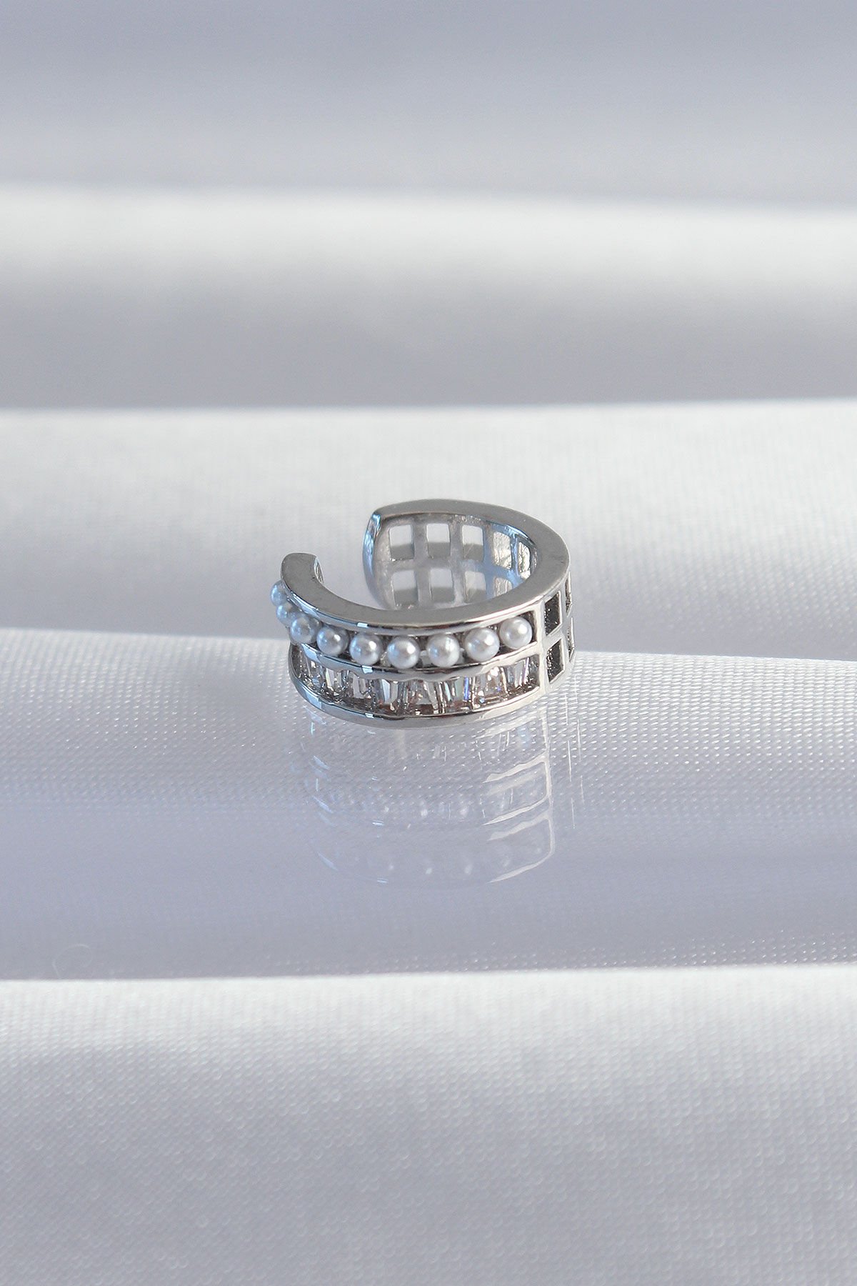 Pirinç Gümüş Renk İncili Baget Taşlı Earcuff Küpe - Lisinya