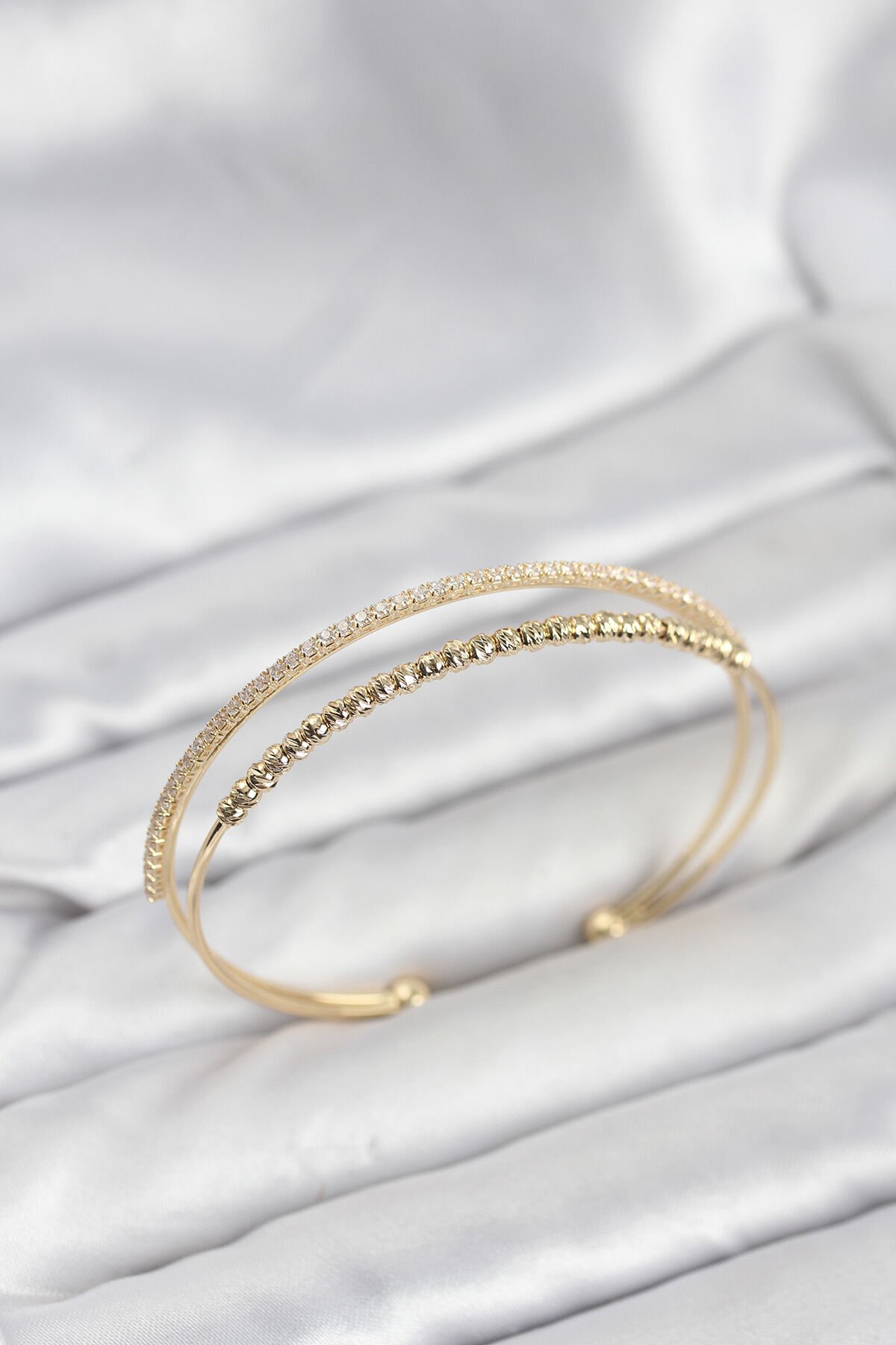 Dorika Model Pirinç Gold Renk Kadın Bileklik - Lisinya