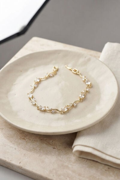 Pirinç Gold Renk Zirkon Taşlı Çiçek Model Kadın Bileklik - Lisinya