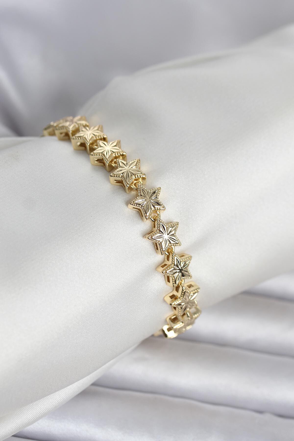 Pirinç Gold Renk Yıldız Model Kadın Bileklik - Lisinya