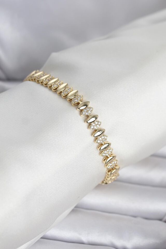 Pirinç Gold Renk Arpa Model Kadın Bileklik - Lisinya