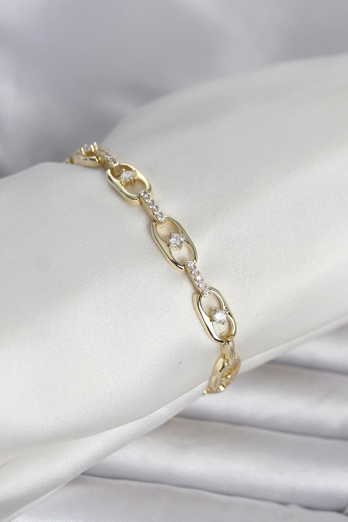 Pirinç Gold Renk Zirkon Taşlı Kadın Bileklik - Lisinya