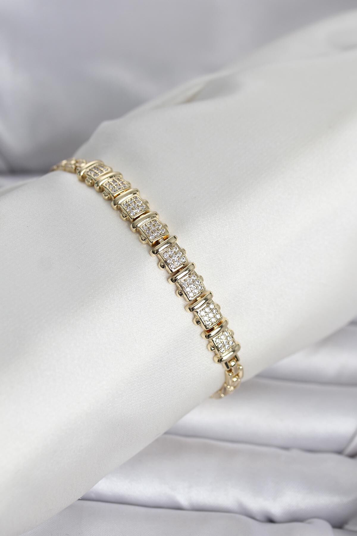 Xuping Model Zirkon Taşlı Gold Renk Kadın Bileklik - Lisinya