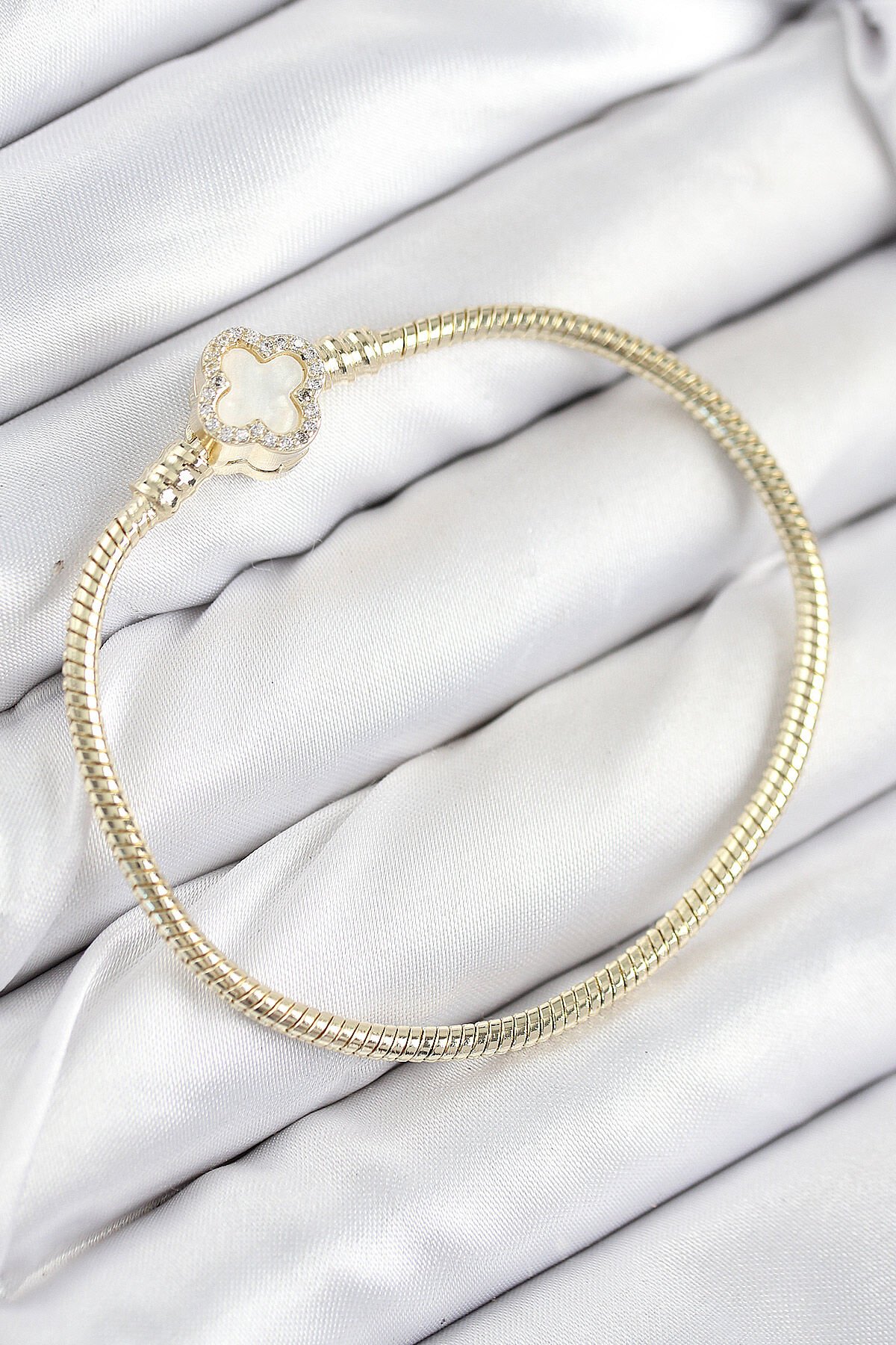 Pirinç Charm Zirkon Taşlı Yonca Model Gold Renk Kadın Bileklik - Lisinya