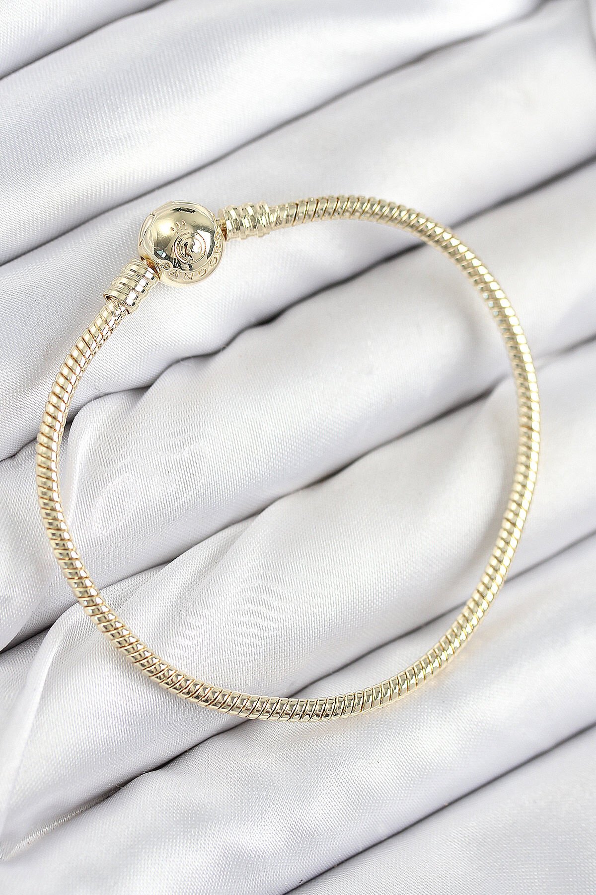 Pirinç Charm Topcuk Model Gold Renk Kadın Bileklik - Lisinya