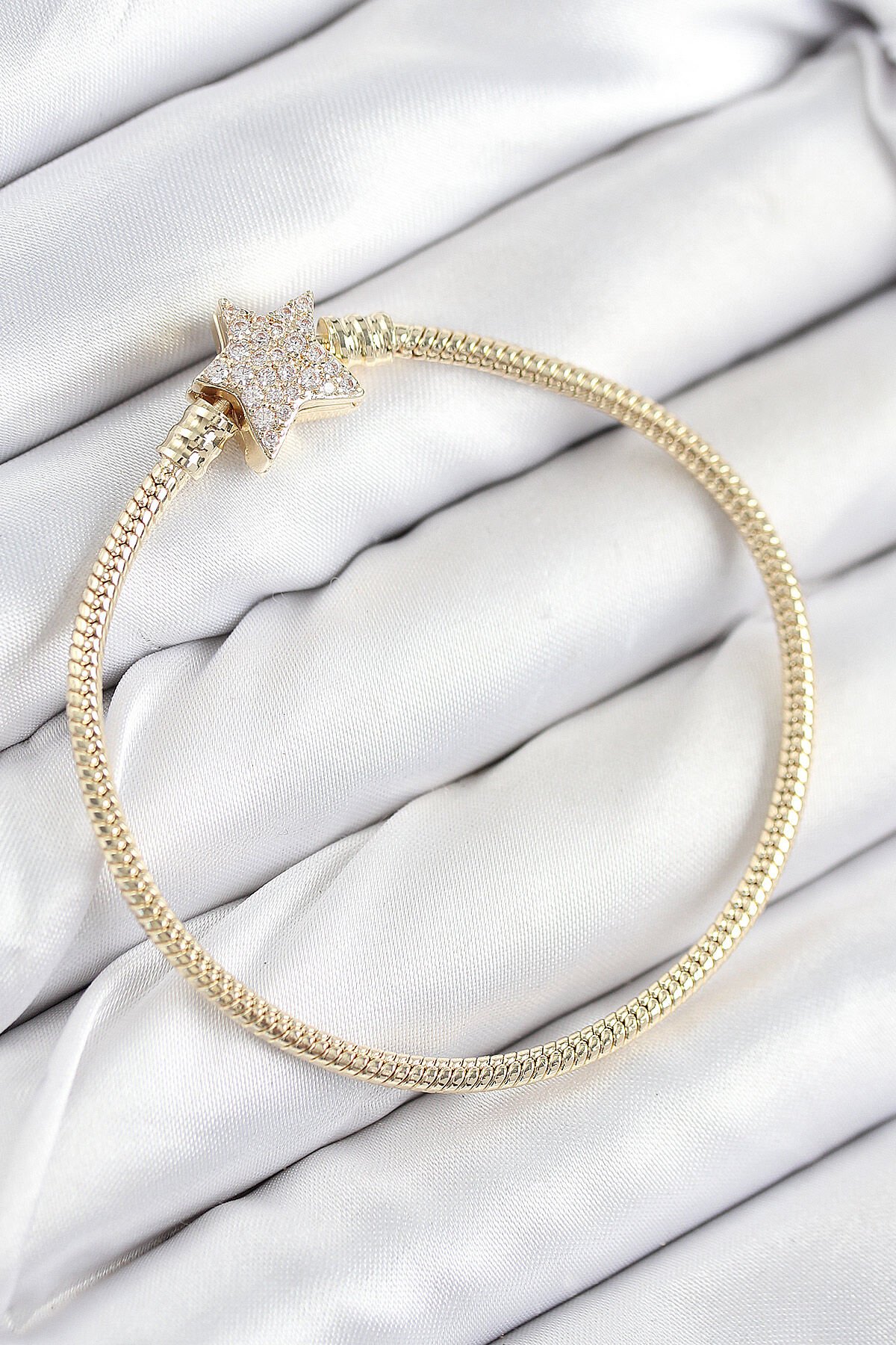 Pirinç Charm Zirkon Taşlı Yıldız Model Gold Renk Kadın Bileklik - Lisinya
