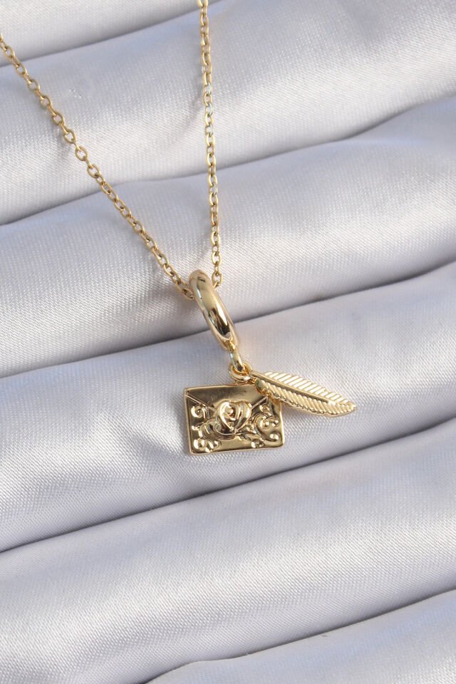 316L Çelik Gold Renk Kalp Detay Mektup Figür Charm Model Kadın Kolye - Lisinya