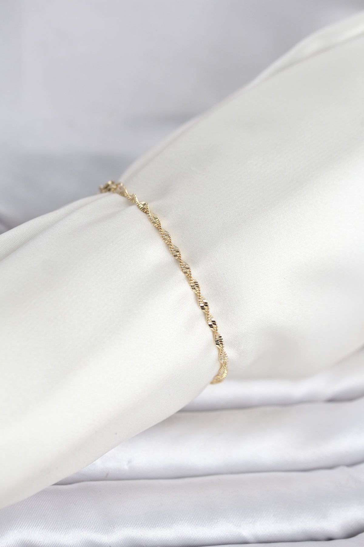 CM 14K Gold Renk Yassı Ezme Burgu Model Kadın Bileklik - Lisinya