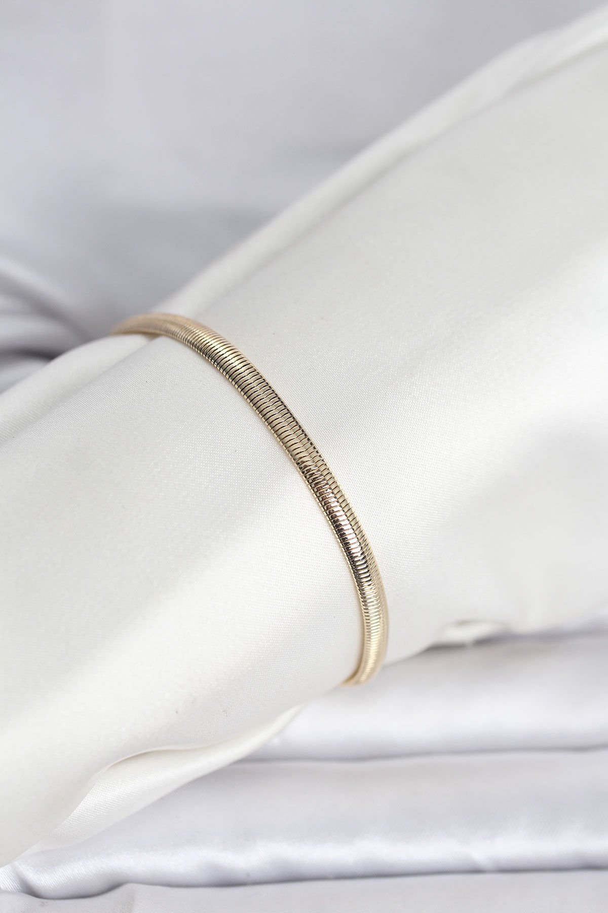 CM 14K Gold Renk Yassı Yılan Zincir Model Kadın Bileklik - Lisinya