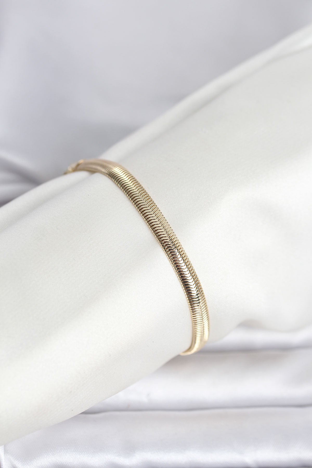 CM 14K Gold Renk Yassı Zincir Yılan Model Kadın Bileklik - Lisinya