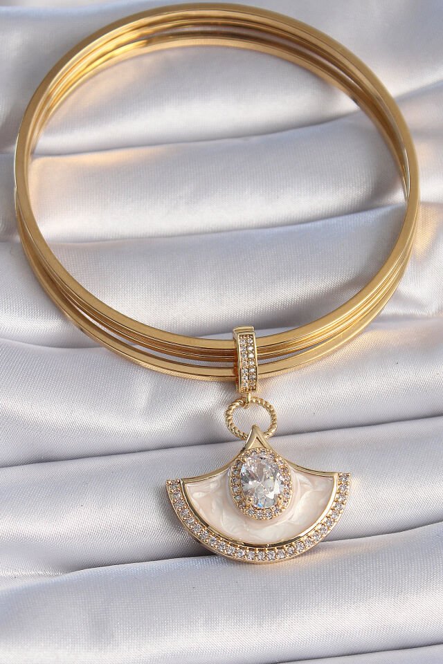 Pirinç Gold Renk Zirkon Taş Detaylı Beyaz Mineli Ajda Charm - Lisinya
